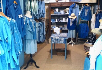 Atelier de teinture Bleu Pastel – La ferme au village_Escoussens